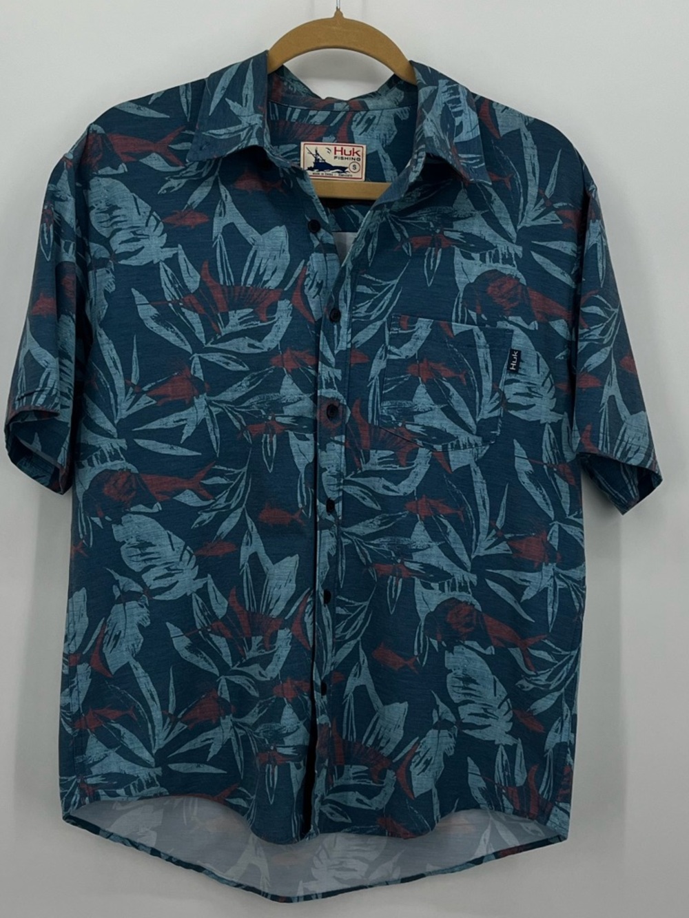 Huk Men's stretch button down shirt with fish and leaves on it. Size small